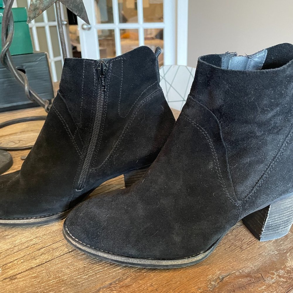 Stunning Paul Green ankle boots - new